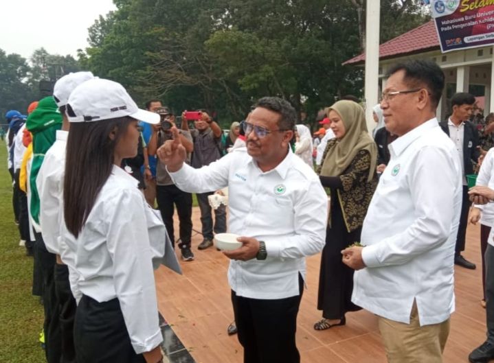 Rektor Unimed Prof Baharuddin dan Ketua Senat Prof Dr Syawal Gultom Tepungtawari 8.849 Mahasiswa Baru