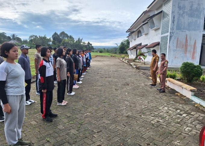 Plt. Kadis Pendidikan Pakpak Bharat Resmi Membuka Pelatihan Paskibra