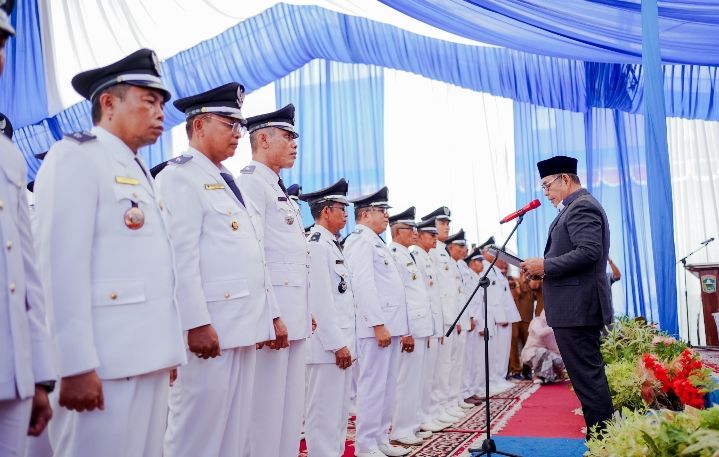 Bupati Solok Kukuhkan Perpanjangan Masa Jabatan 49 Walinagari dan Resmikan 3 Gedung Pemerintahan