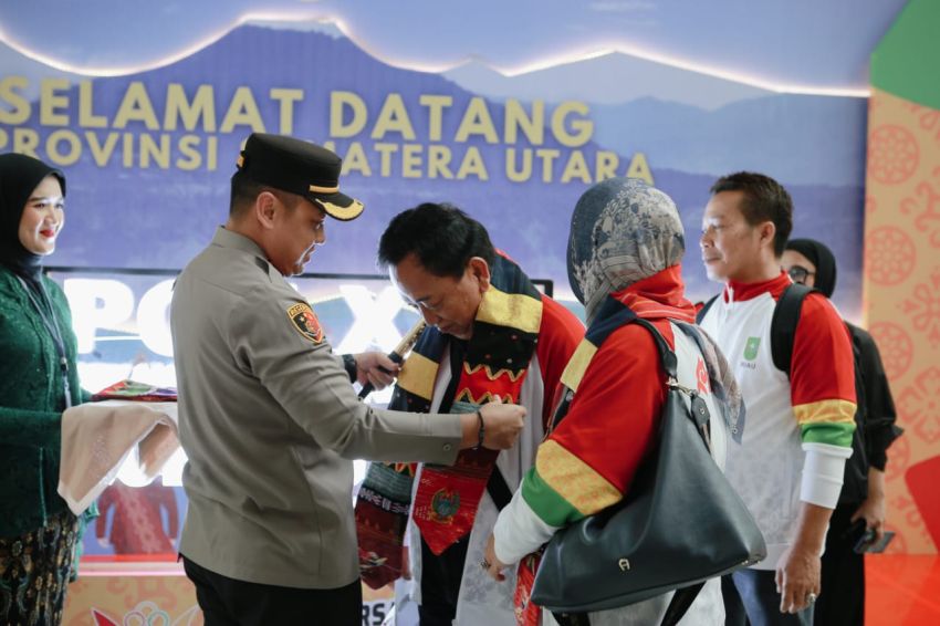 Kapolresta Deli Serdang Sambut Kedatangan Kontingen PON XXI Aceh-Sumut 2024 di Bandara Internasional Kualanamu