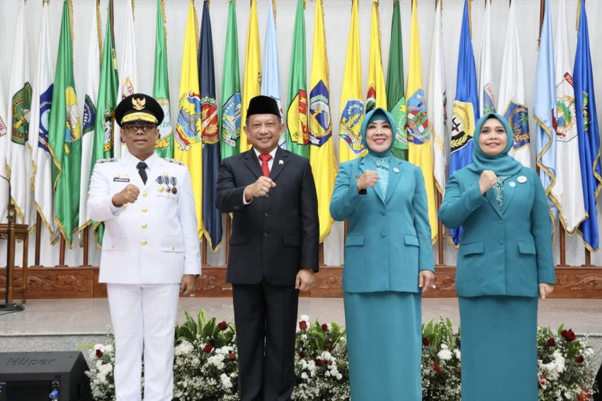 Lantik Pj. Ketua TP PKK Riau, Tri Tito Karnavian Dorong Kerja Tim untuk Sukseskan Program PKK