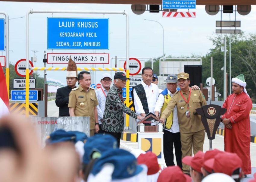 Presiden RI Jokowi Meresmikan Jalan Tol Trans Sumatera, Tol Sinaksak, Langkat Serdang Bedagai, Tebing Tinggi.