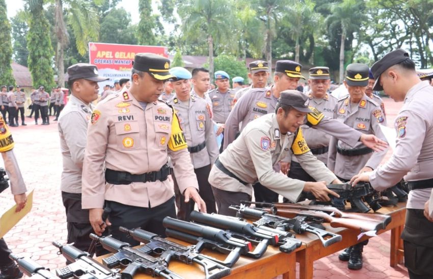 Polres Nias Gelar Apel Sarpras Ops Mantap Praja Toba 2024 AKBP Revi Nurvelani : Personel Harus Netral