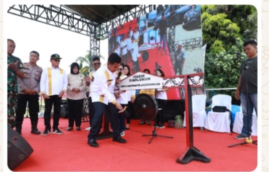 Bupati Simalungun Membuka Secara Resmi Pasar Tani Bazar Pangan Panen Petani Simalungun Tahun 2024