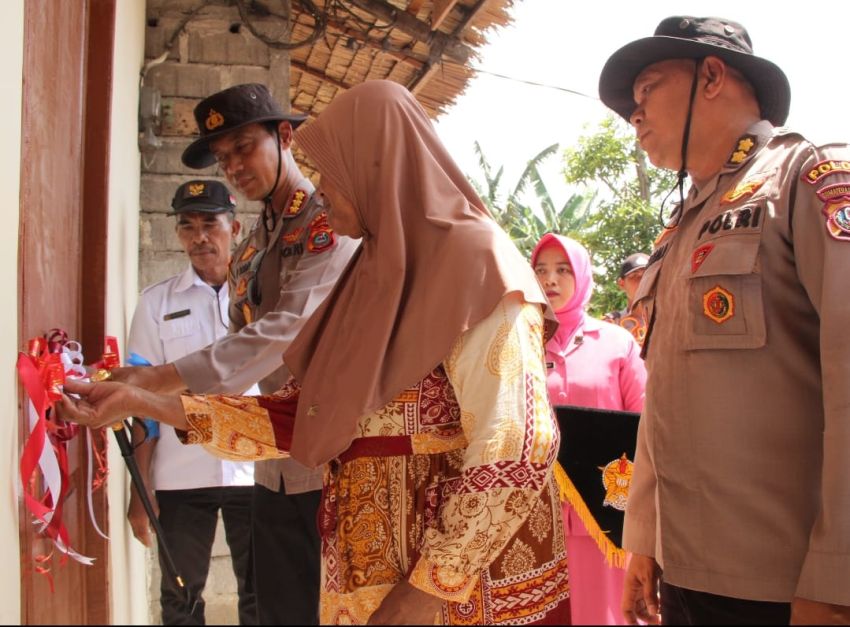 Siswa SPN Hinai Polda Sumut, Bedah Rumah Orang Tua Sebatang Kara Tumini