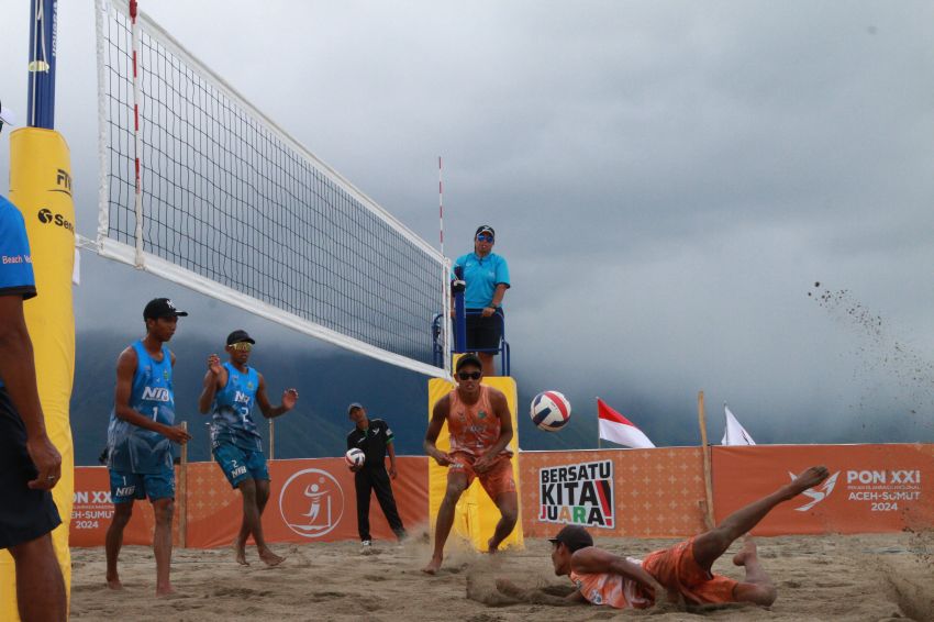 Tim Bola Voli Pantai Putra NTB 1 dan NTB 2 Rebut ke Babak Final