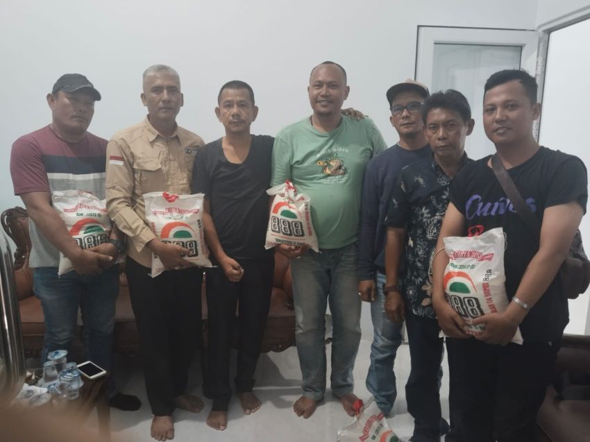 Jumat Barokah, Ketua Pewarta Berbagi Sembako Kepada Pengurus dan Anggota, Chairum : Jangan Lelah Berbuat Baik