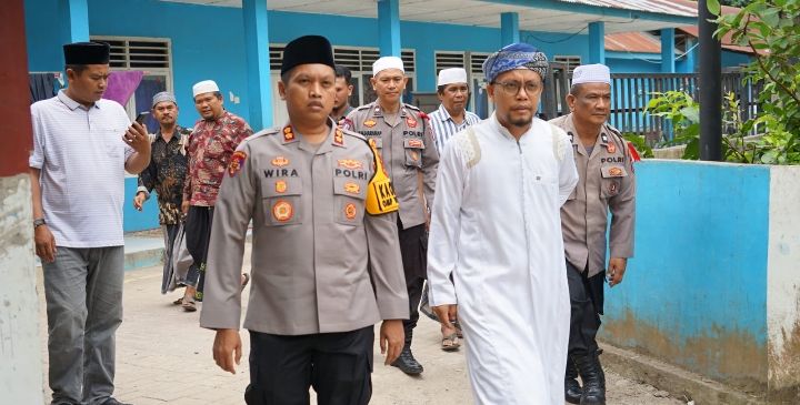 AKBP Wira Prayatna Silaturahmi ke Pondok Pesantren Darul Istiqomah Padangsidimpuan,
