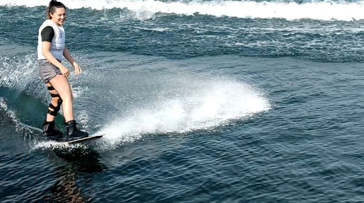 Atlet Jabar Berdarah Batak Nadya Atalia boru Sinaga Jajal Danau Toba Untuk Nomor Wakeboard Cabor Ski Air