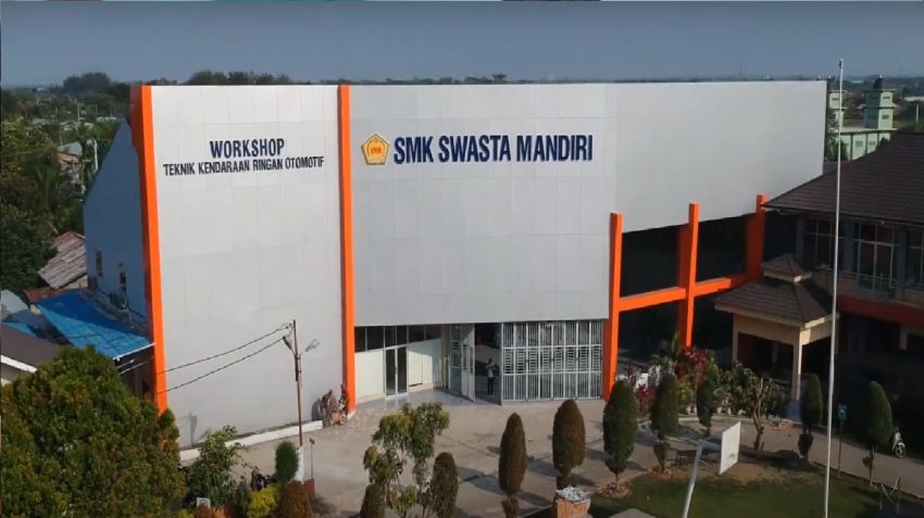 SMK Swasta Mandiri Mewujudkan Sekolah Pusat Keunggulan Melalui Model Teaching Factory