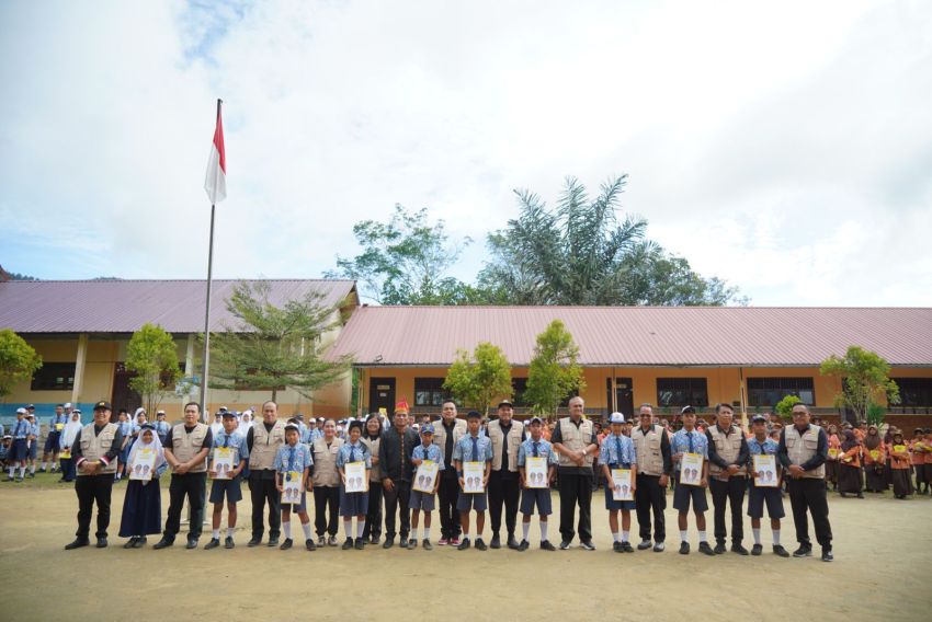 Bupati Pakpak Bharat Bersama Wabup Kunjungi SMP N 1 PGGS Rangka SAPA DESA