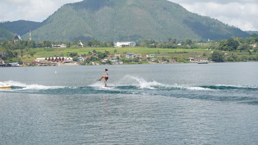 Optimisme Atlet Termuda Waterski Trick Nisrina Naila: Sudah 4 Kali Jajal Danau Toba