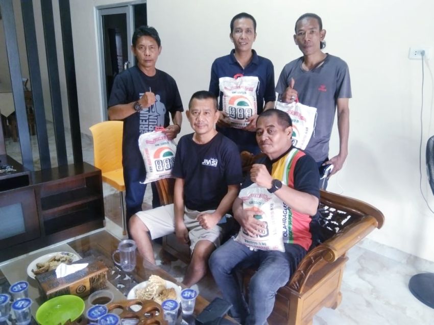 Jumat Berkah, Ketua Pewarta Kembali Gulirkan Sembako kepada Pengurus dan Anggota