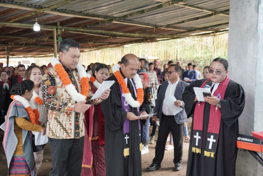 Bupati Pakpak Bharat Hadiri Peresmian GKPPD Kuta Baru Prongil