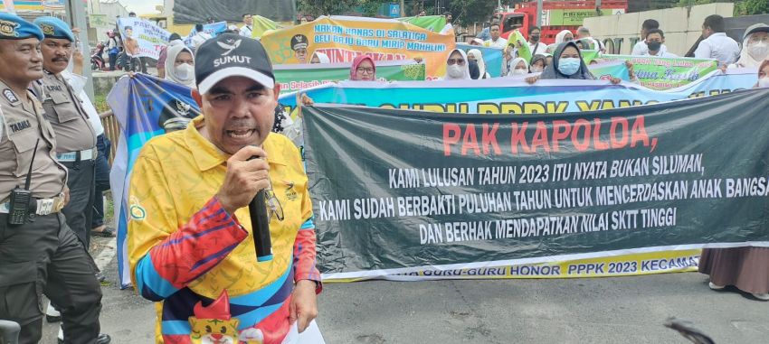 Aksi di Mapoldasu Guru PPPK Langkat Minta Pembatalan Status Tersangka