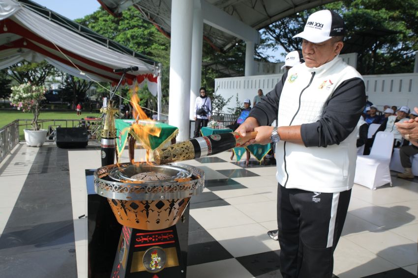 Wakil Bupati Asahan Terima Obor Api PON XXI Aceh-Sumut 2024
