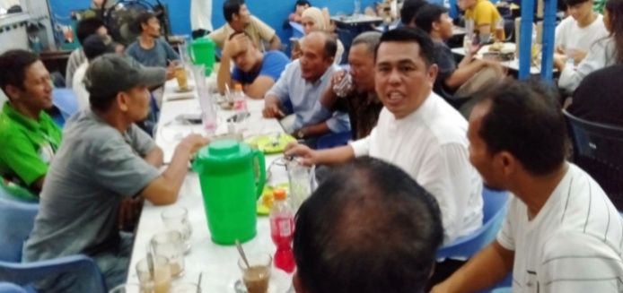 Blusukan ke Warkop, Abdul Rani Calon Wakil Wali Kota Medan Disambut Hangat Masyarakat