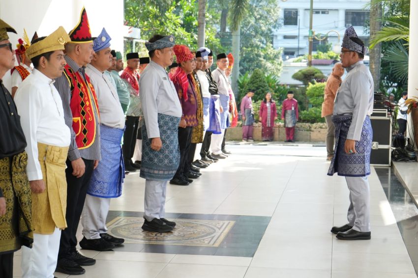 Kenakan Pakaian Adat Melayu, Plt Wali Kota Pimpin Upacara Peringatan Hari Sumpah Pemuda