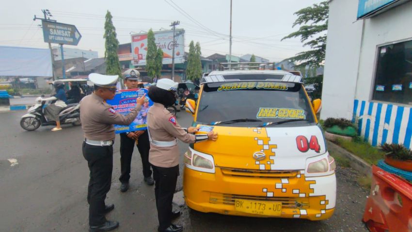 Giat Ops Zebra Toba 2024 Polresta Deli Serdang: Pasang spanduk, sosialisasi, himbauan, tertib berlalu lintas kepada masyarakat