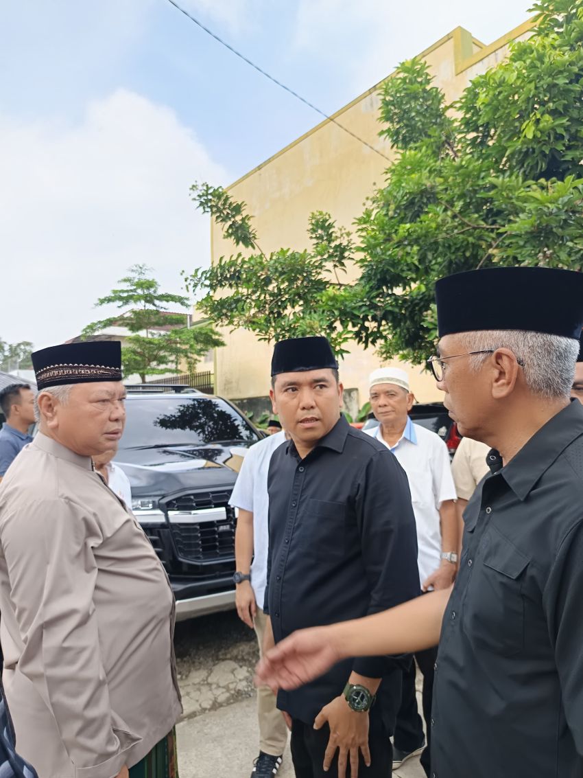 Hasan Basri Sagala Sholat Jenazah Istri Hasrul Azwar