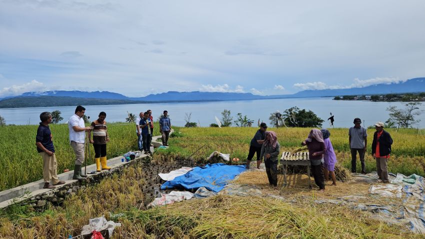 Petani di Balige Curhat Sama Bobby Nasution, Soal Pupuk Hingga Infrastruktur