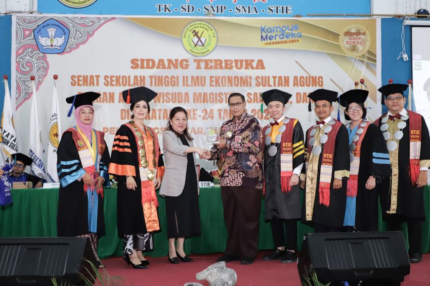 Pjs Wali Kota menghadiri acara Sidang Terbuka STIE Sultan Agung, Wisuda Magister, Sarjana, dan Des Natalis ke-24 Tahun 2024