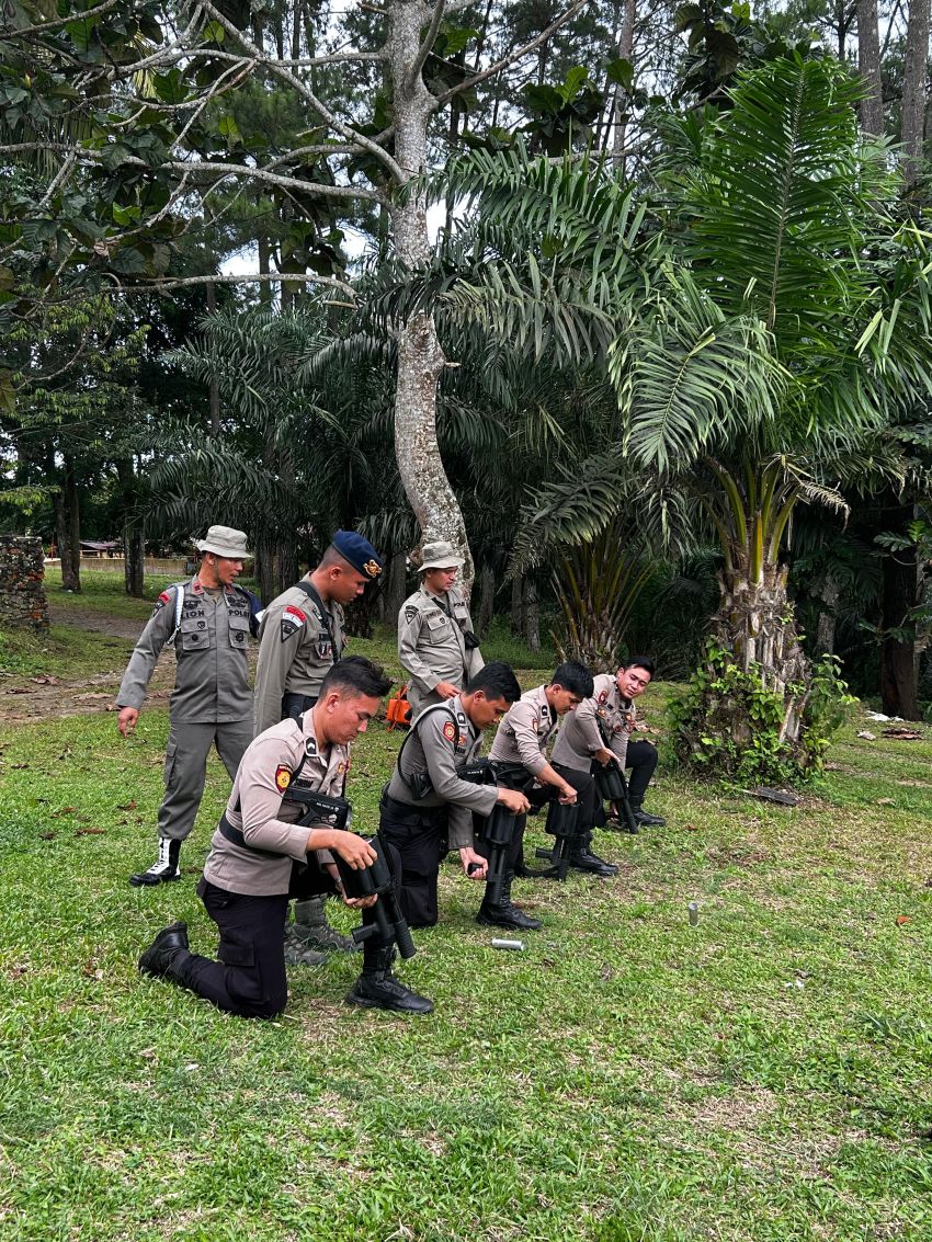 Kesiapan dan Kekuatan Sat Samapta Polres Padangsidimpuan Untuk Latihan Lintas Ganti dan Penembakan Gas Air Mata Sebagai Langkah Menjaga Keamanan