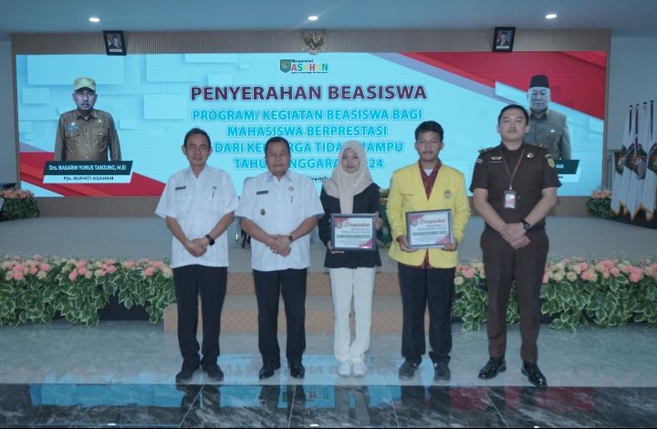 Pemkab Asahan Serahkan Beasiswa Bagi Mahasiswa Berprestasi dari Keluarga Tidak Mampu