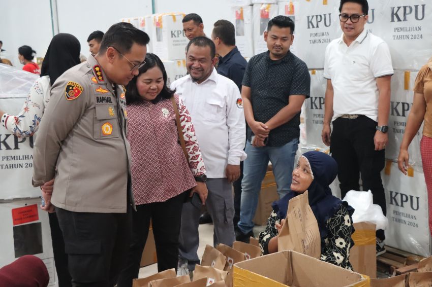 Pastikan Kesiapan Pemilu, Kapolresta Deli Serdang Tinjau dan Cek Gudang Logistik KPU