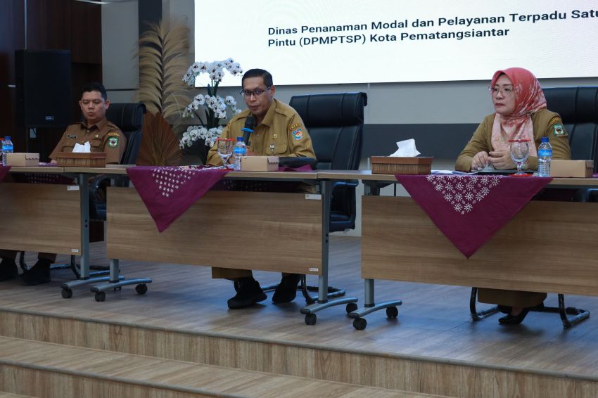 Pjs Wali Kota menghadiri acara sosialisasi aplikasi Simponi