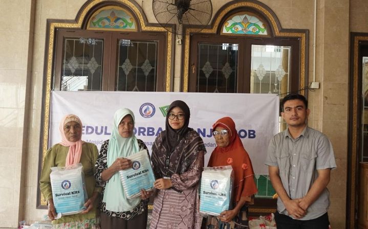 YBM BRILiaN RO Medan Bersama DD Waspada Salurkan Bantuan untuk Penyintas Banjir ROB di Medan Belawan