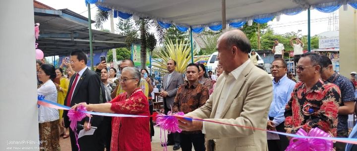 Sekjen HKBP Resmikan Gedung Paviliun Ibu dan Anak RSU HKBP Balige