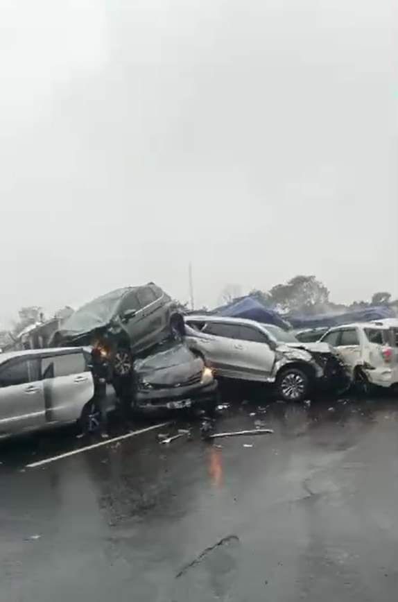 Ini Dugaan Penyebab Tabrakan Beruntun Terjadi di Tol Cipularang