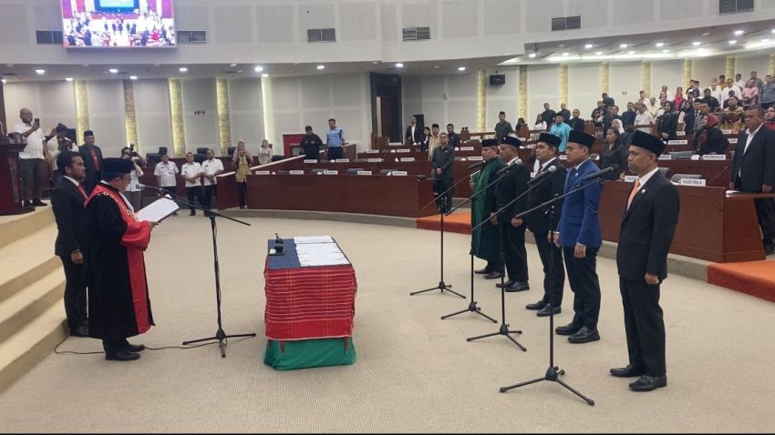 Empat Pimpinan DPRD Sumut Dilantik, Erni Ariyanti Belum Dilantik