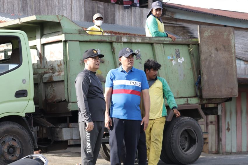 Pj .Bupati Pakpak Bharat Pimpin Gotong Royong Di Kota Salak