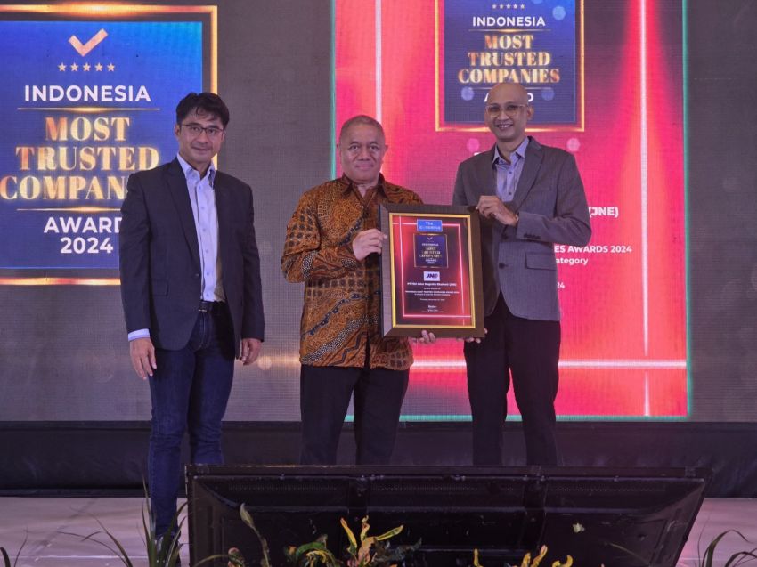 Konsisten Memberikan Layanan Prima, JNE Raih Indonesia Most Trusted Companies Award 2024