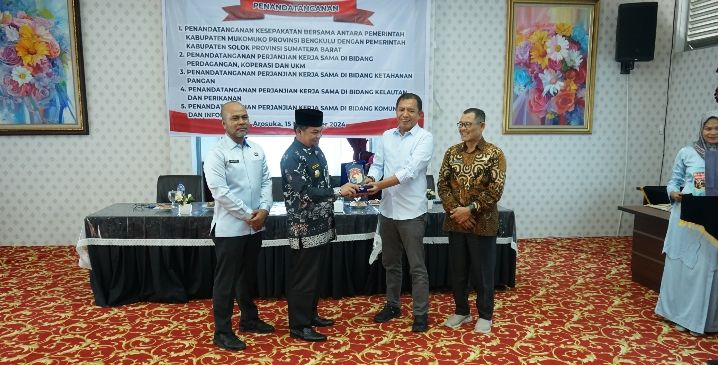 Penandatanganan Kerjasama antara Pemerintah Kabupaten Solok dengan Pemerintah Kabupaten Muko - Muko