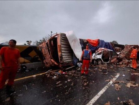 Tabrakan Beruntun di Tol Cipularang 1 Tewas, 22 Orang Luka