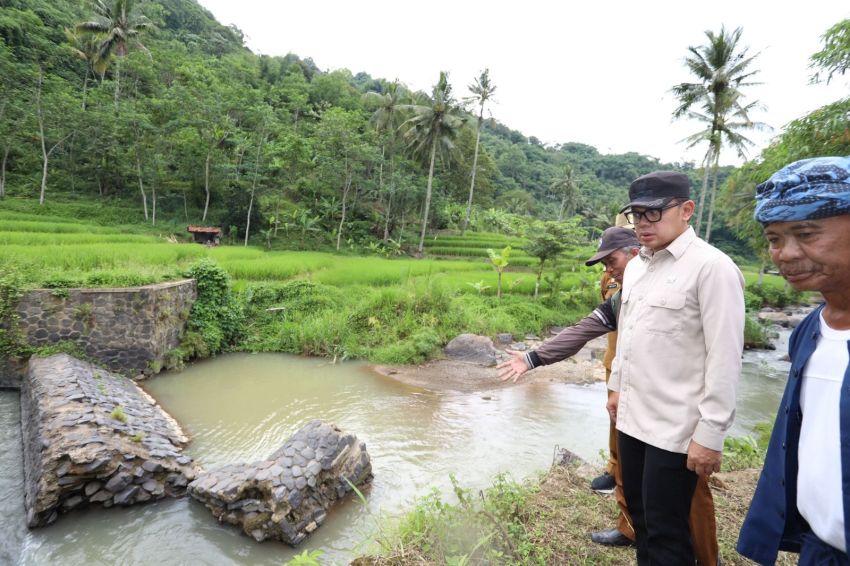 Dukung Peningkatan Hasil Panen, Wamendagri Bima Tinjau Kondisi Irigasi di Subang