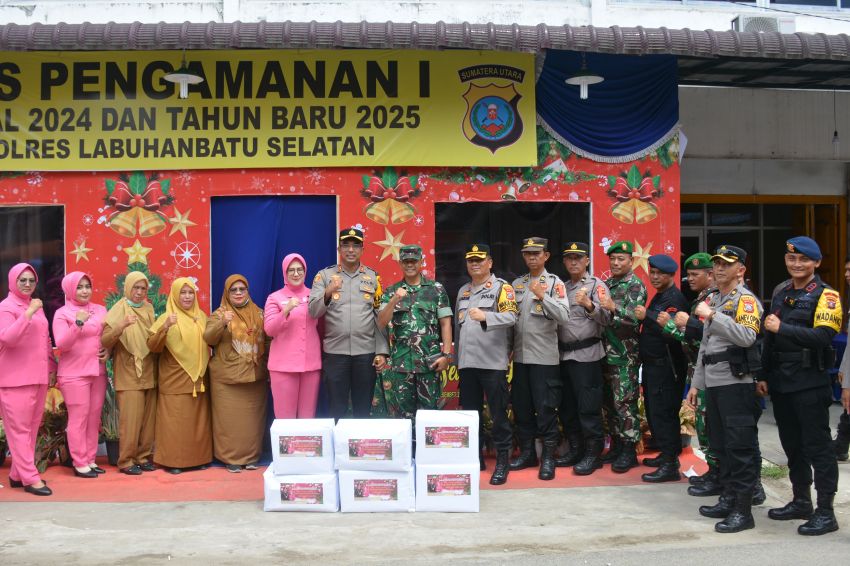 Kapolres Labusel Tinjau Pospam dan Berikan Bingkisan