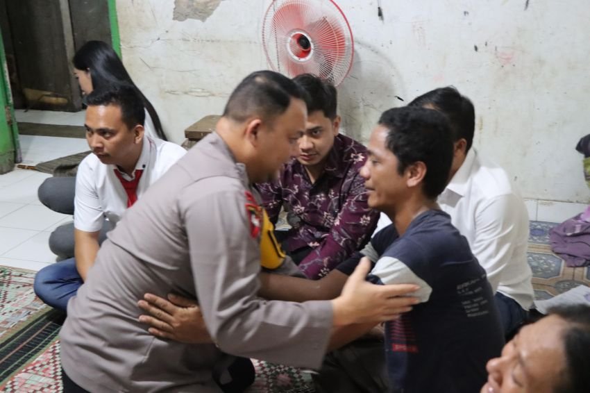 Wakapolrestabes Medan Kunjungi Orangtua Korban Percobaan Pembunuhan di Deliserdang, Ini Pesan Kombes Pol Gidion