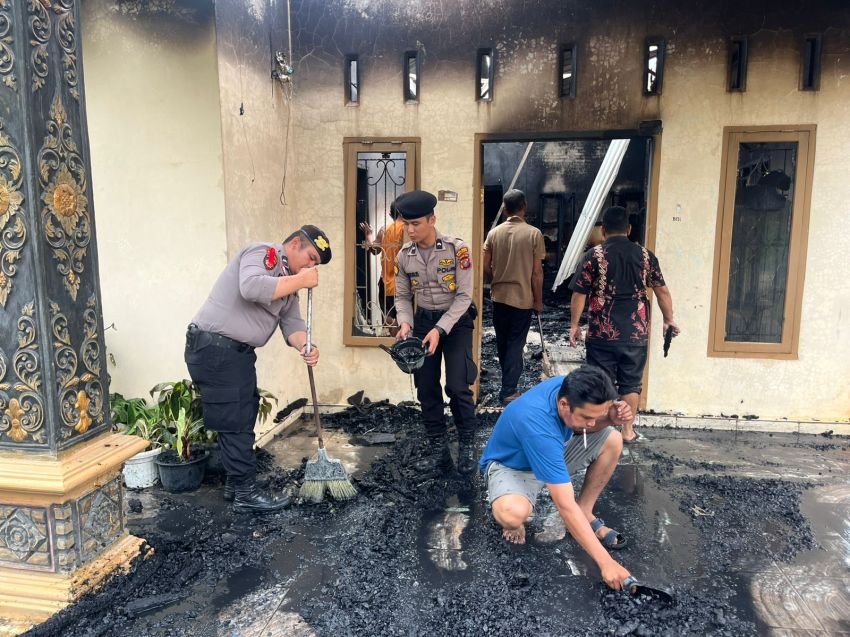 Patroli Polres Padangsidimpuan: Kepedulian Polisi dalam Menanggulangi Kebakaran dan Menjaga Keamanan Warga