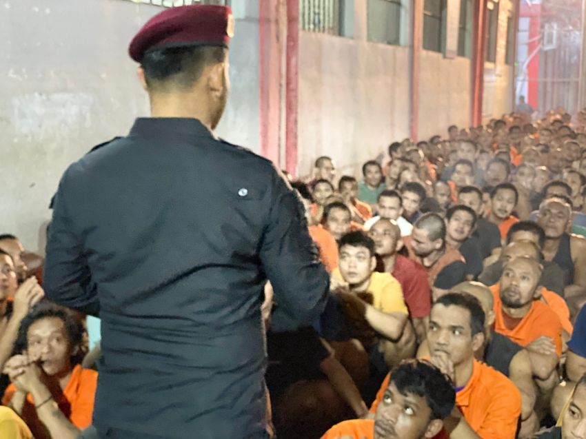 Lakukan Razia Bersama, Lapas Musnahkan 4 Unit Handphone