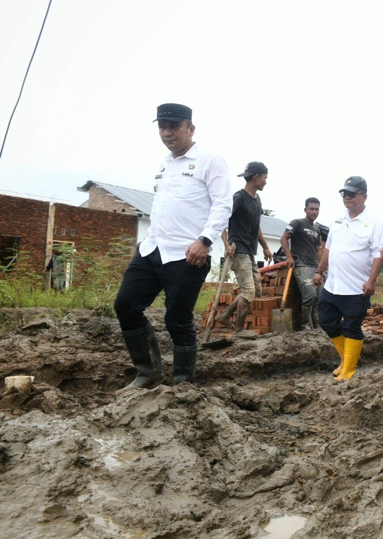 Antisipasi Banjir , Perkuat dan Tinggikan Tanggul Sungai di Patumbak