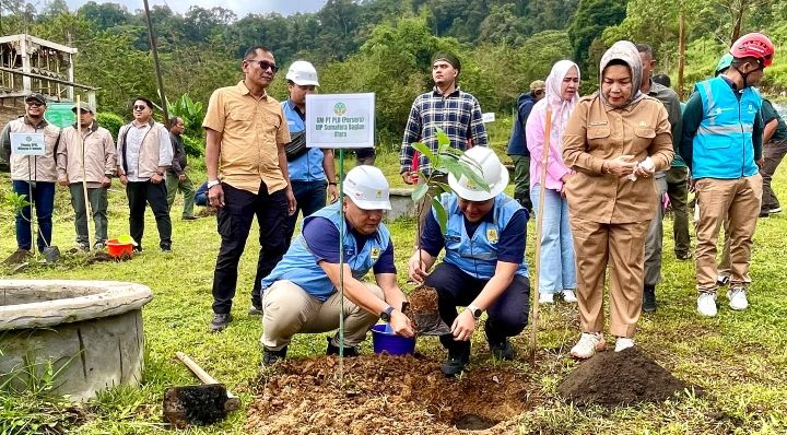 PLN UIP SBU Turut Menanam Pohon Serentak