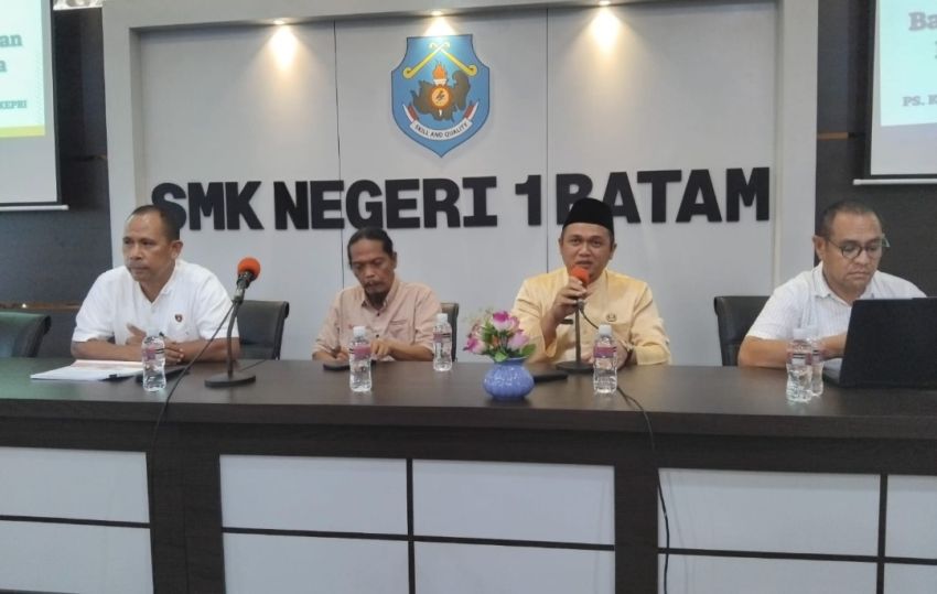 Ditnarkoba Polda Kepri Masuk SMKN I Batam Bersama JMSI Berikan Pencerahan ke Pelajar