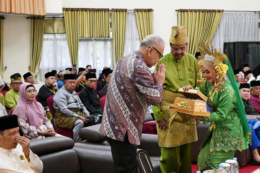 Pj Sekdaprov Sumut Harapkan Buku ‘100 Tokoh Melayu Nusantara’ Mendorong Lahirnya Cendekiawan Baru