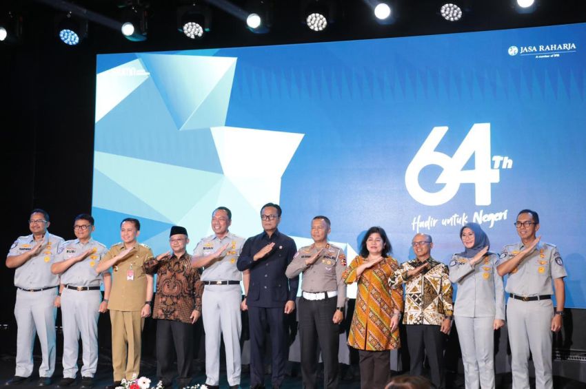 Dirjen Bina Keuda Kemendagri Agus Fatoni Terima Penghargaan dari Kementerian BUMN sebagai Pembina Samsat Nasional