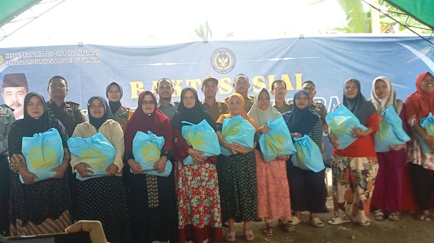 Kalapas Lubuk Pakam Salurkan Bantuan 500 Sembako Kementerian Imigrasi dan Pemasyarakatan Kepada Masyarakat