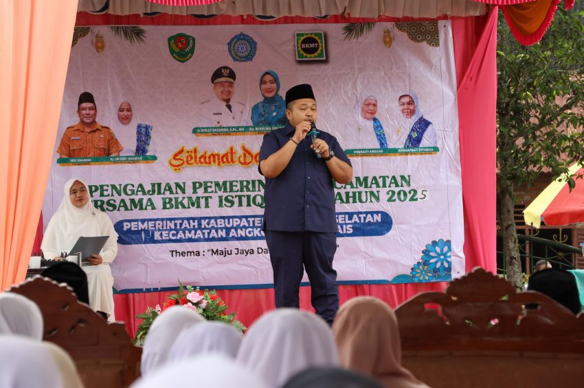 Bupati Tapsel Hadiri Pengajian BKMT di Angkola Muara Tais